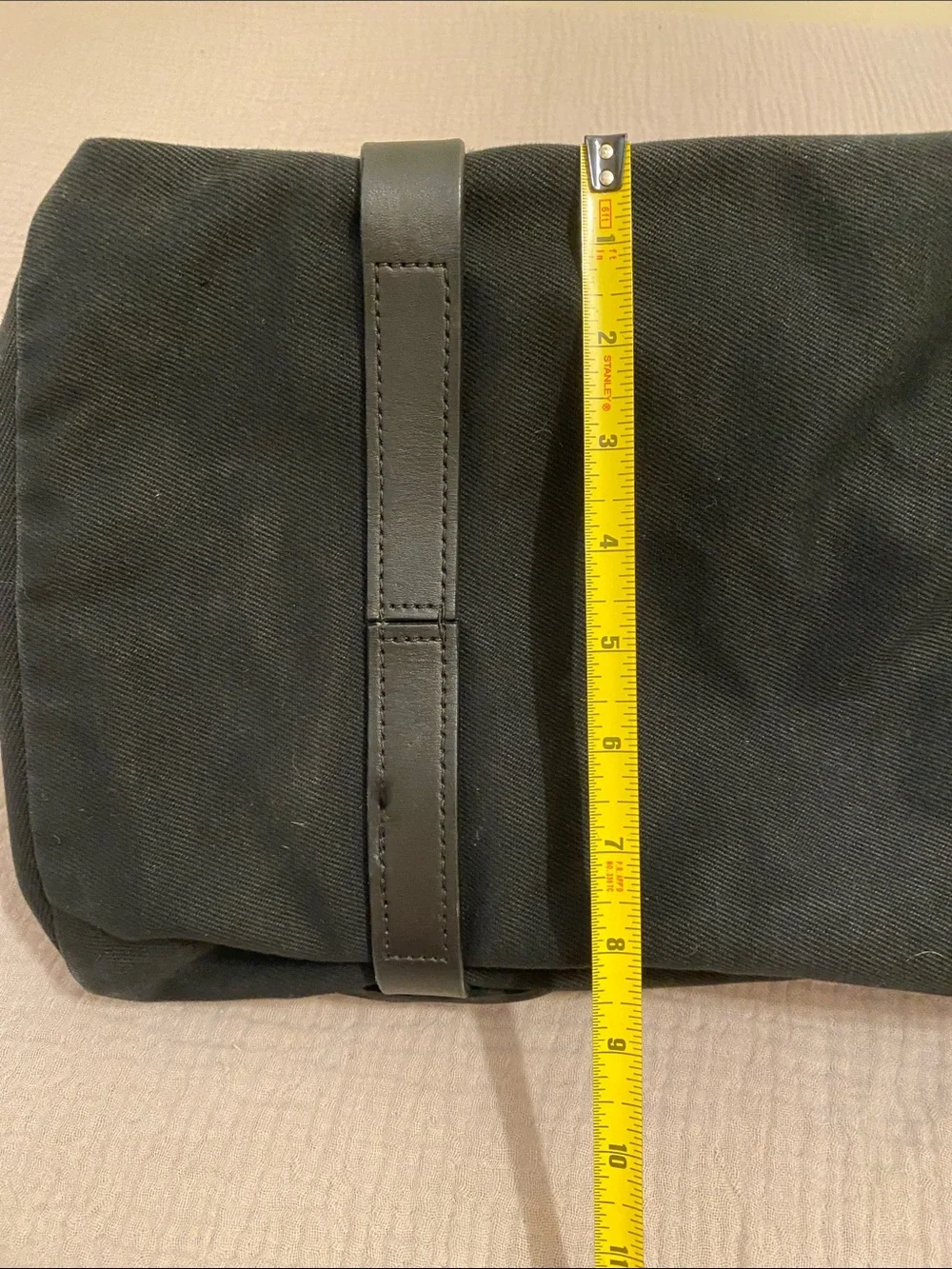 FILSON  BLACK TWILL DUFFLE BAG .